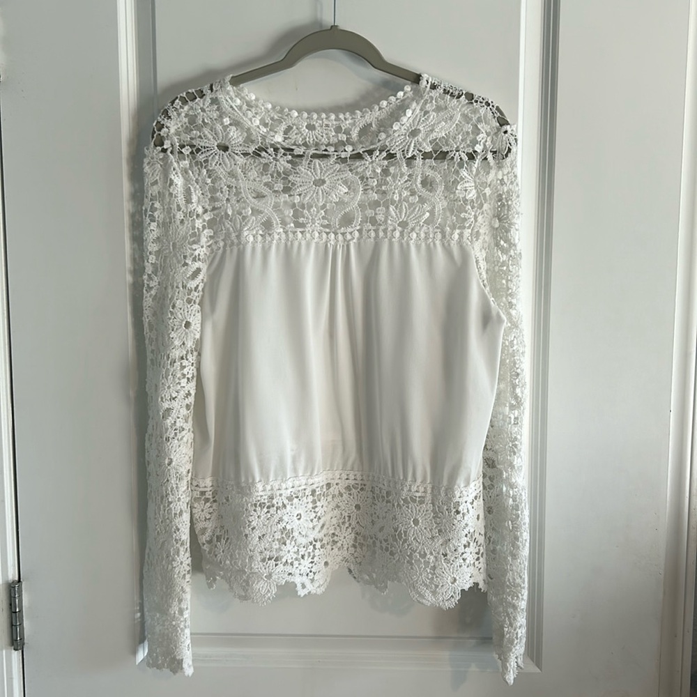White scoop neck blouse w/ lace. Size 3xl Pre loved.